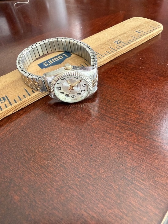 Jewelry - Vintage Quartz Stretchy Watch